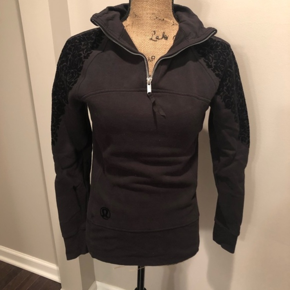 Lululemon Stylish Velvety Unique Embellished Quarter Zip Size 4 EUC